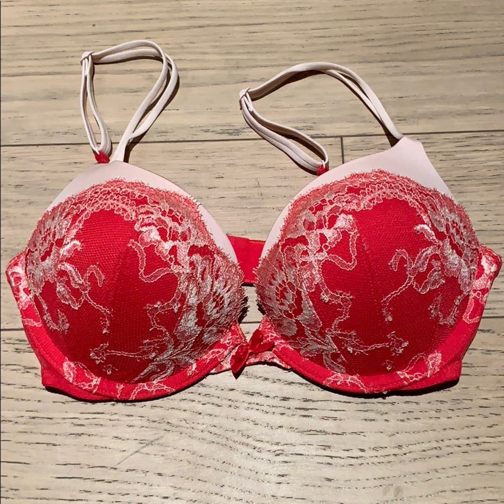 NWOT! Victoria’s Secret Bombshell Push-up Bra